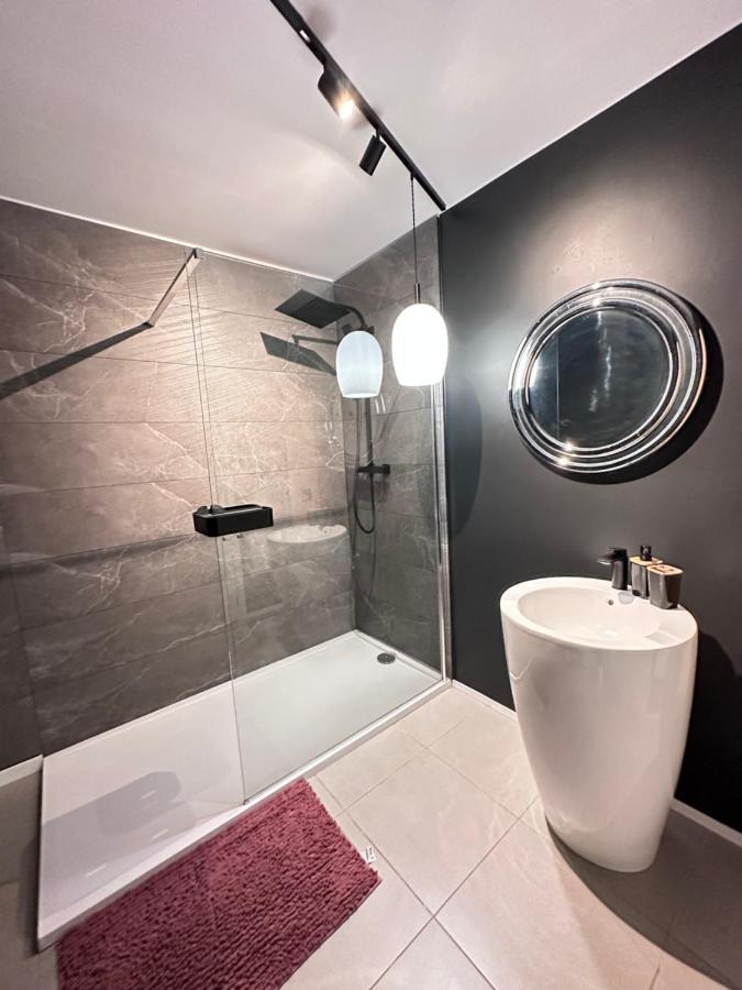 Mons - Superbe Appartement 2Ch - Parking Gratuit Exterior foto